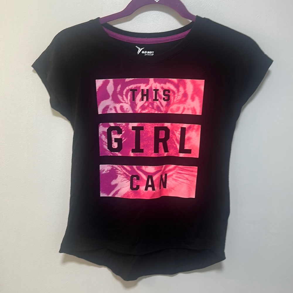 Girls Old Navy Active short sleeve shirt size M